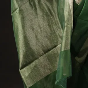 Close-up of green handloom cotton silk Chanderi saree pallu with subtle sheen and fine zari weave, showcasing lightweight texture and traditional craftsmanship.