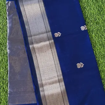 Handloom-cotton-silk-maheshwari-4 Handloom cotton silk Maheshwari saree in deep royal blue featuring a silver zari border and small traditional buti motifs woven across the body