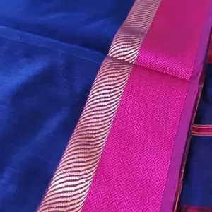 Handloom cotton silk Maheshwari saree in deep royal blue featuring a rich pink resham border with subtle chevron weave and metallic detailing