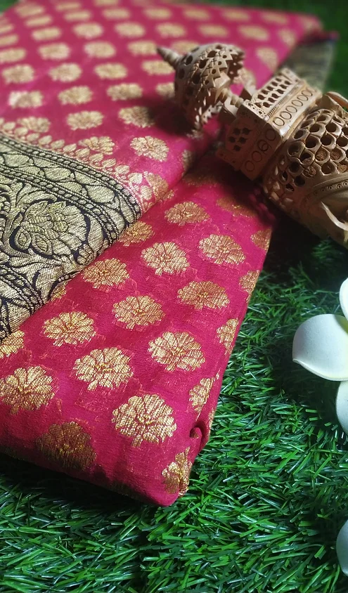 Handwoven-Pure-Georgette-Banarasi-Saree-4 Handwoven pure georgette Banarasi saree in rich red with intricate gold floral patterns and a contrasting black border.