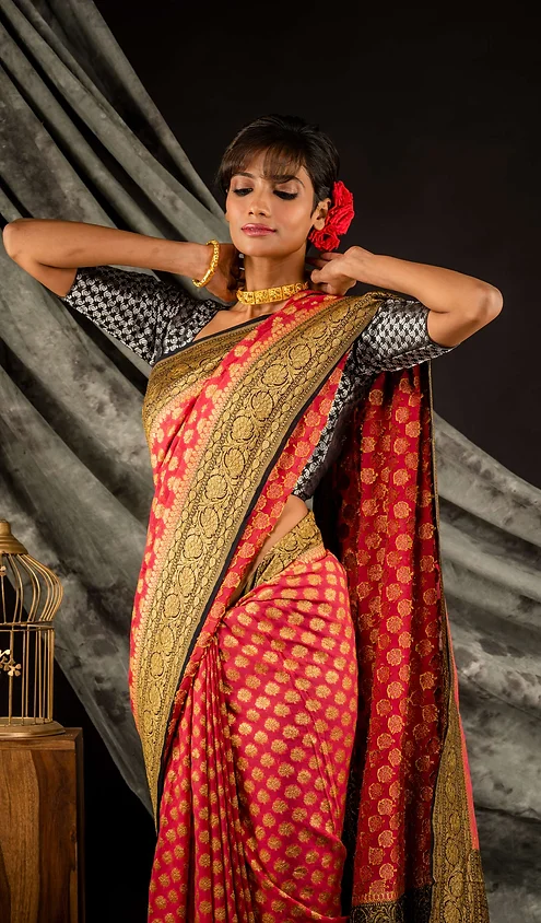 Handwoven-Pure-Georgette-Banarasi-Saree-main Red & Gold Handwoven Pure Georgette Banarasi Saree