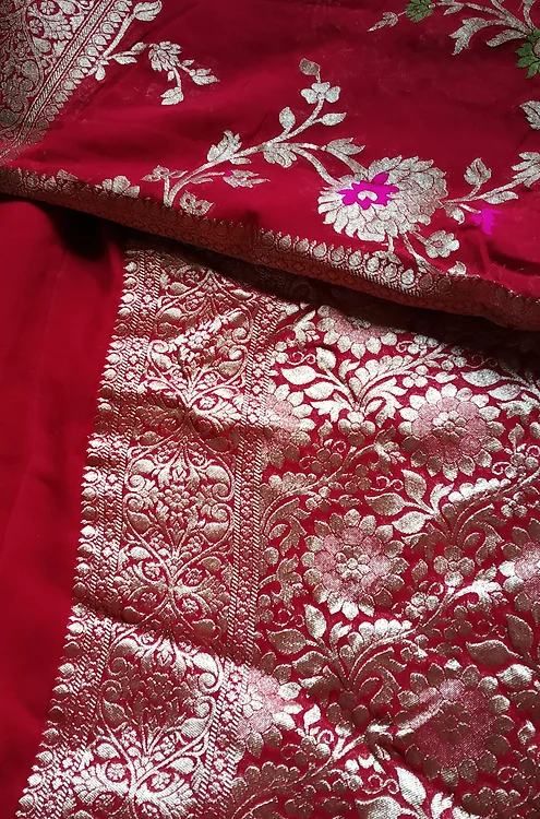 Handwoven-pure-chiffon-Tilfi-Banarasi-Saree-4 Red handwoven pure chiffon Tilfi Banarasi saree with rich silver zari floral jaal and intricate brocade pallu